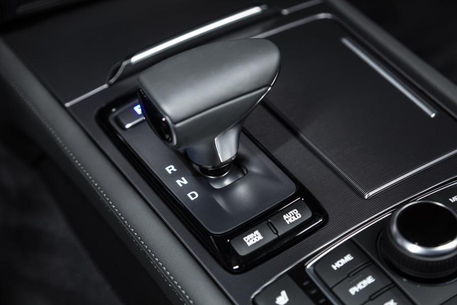 Детали интерьера Genesis G80 Sport 2017 года  (NA) (фото 69 из 94)